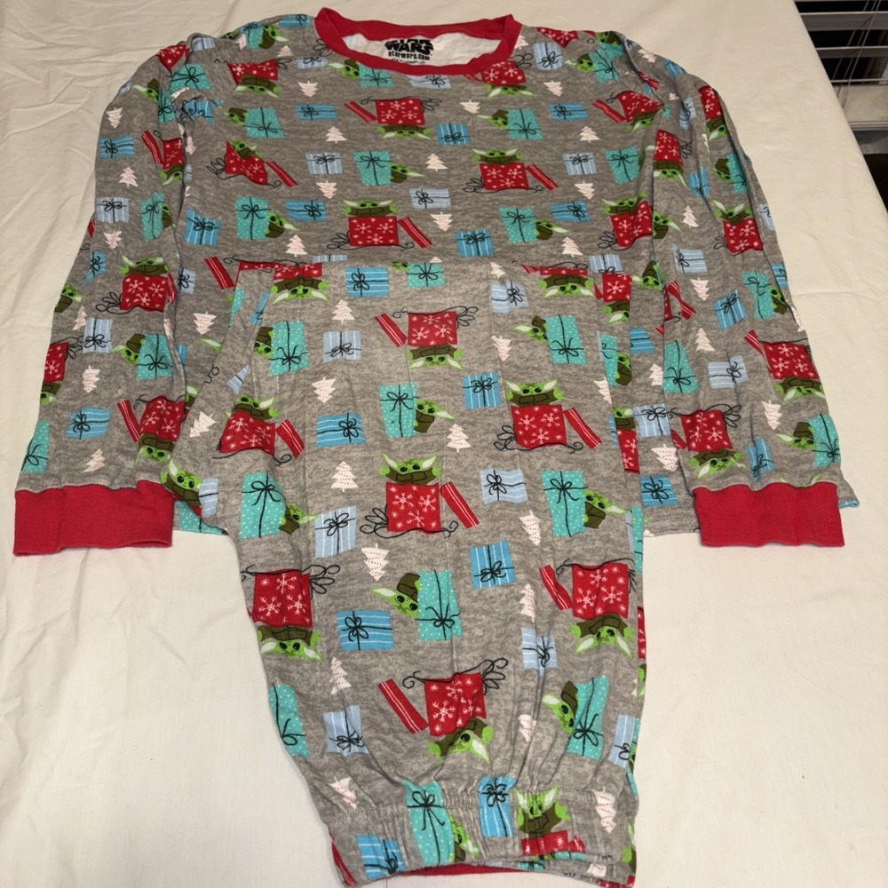 Star Wars Baby Yoda Christmas Sweater Size Small, Two Piece